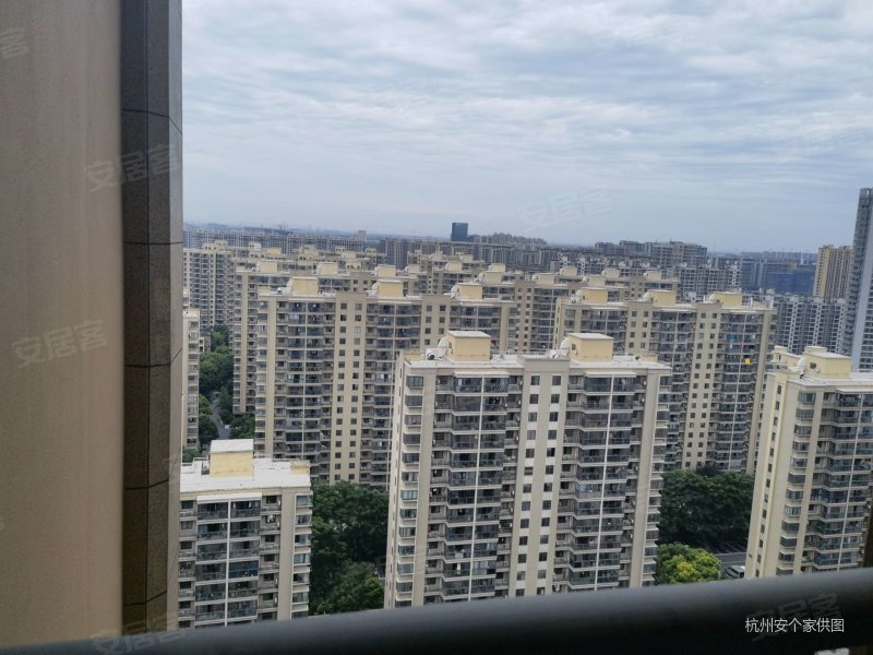 双卫 商圈成熟 高楼层视野无遮挡 临地铁 小三居 交通便利,金帝海珀