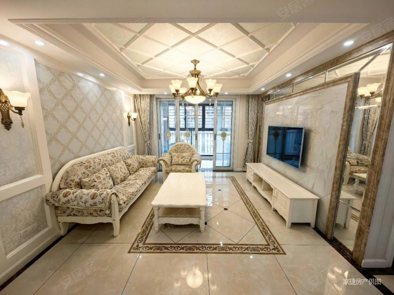 中央景城4室2厅2卫138㎡南北570万