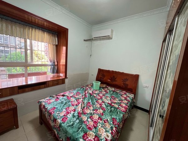 重庆璧山璧山高新区两山秀苑湿地公园旁,停车免费,无物业费,随时看房