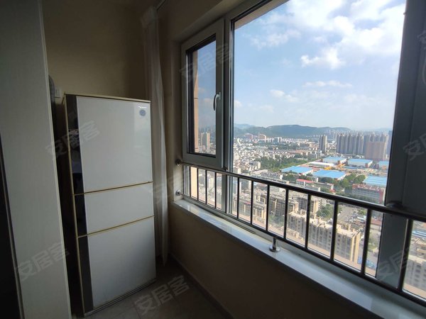 济南市中王官庄世茂原山首府急租!