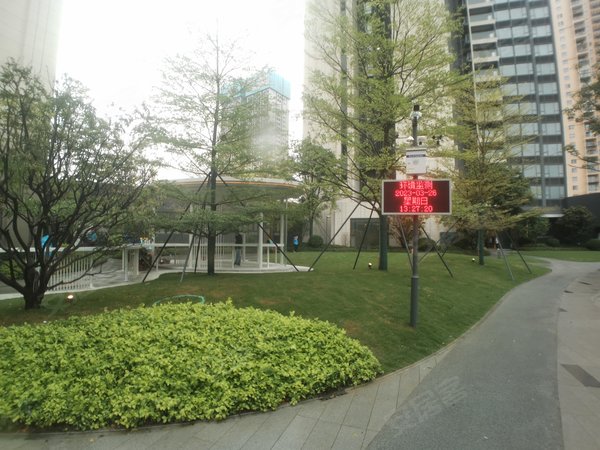 深圳龙岗宝龙中海阳光橡树园毕业租房季看中海阳光橡树园 近地铁e出口