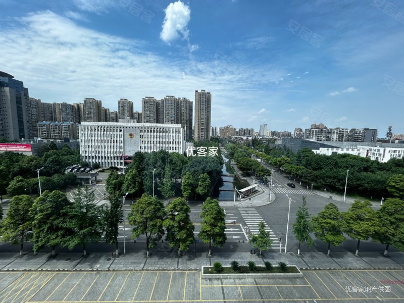 春熙江岸3室2厅2卫128.36㎡南北108万