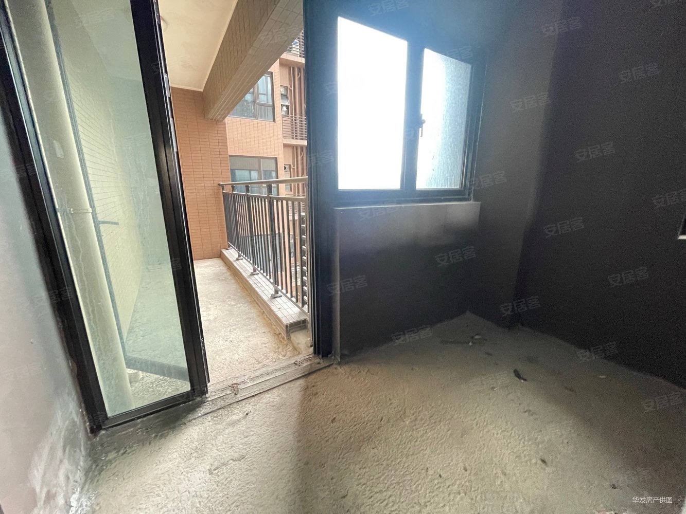 紧靠珠海急售佳境康城三期南北通透四房两卫电梯高层双阳台