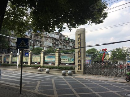 一室一厅,两室一厅小区设施公立幼儿园:武昌区智慧宝幼儿园,公立小学