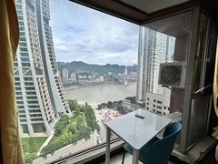 重庆渝中解放碑小十字 地铁旁 海韵大厦 采光超好 楼下就是地铁 交通便利出租房源真实图片