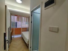 深圳龙岗南联龙岗中心城近盛平地铁站正中时代广场和中心，电梯精装修采光单间出租房源真实图片