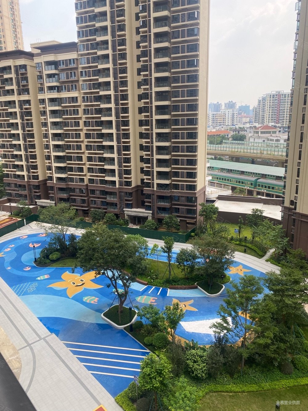 洋浦星5室2厅2卫143.03㎡南北137万