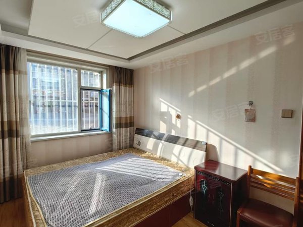 延边延吉北大区水岸帝景八中 大集水岸帝景1楼三室一厅100平出租房源