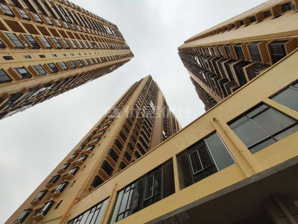 南宁西乡塘石埠江湾尊府江景房配套齐全,拎包入住看房方便,楼层采光好