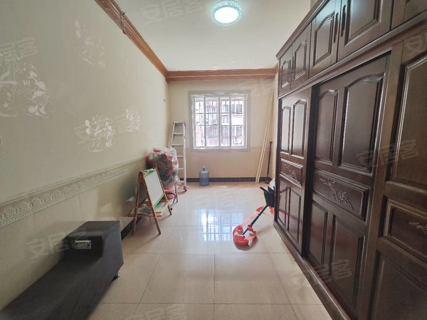 河池宜州宜州城区宜州区雅庭苑小区雅庭苑小区四房,配套齐全,有四台空调,拧包入住!出租房源真实图片
