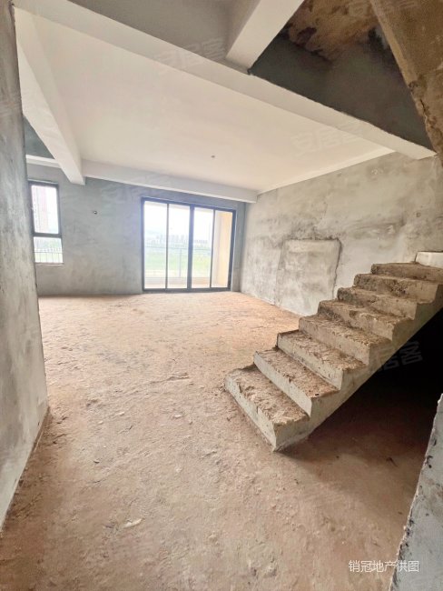 新力城叠墅上叠带顶楼露台4房2厅