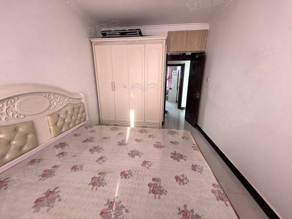 包头东河铁西欣愿佳园包暖房源采光好，南北通透，业主诚意出租两室的房出租房源真实图片