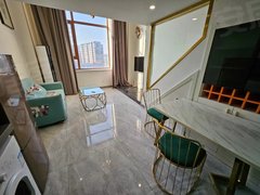 出租鑫港公寓4楼loft复式，45平，年租1.5万包取暖物业