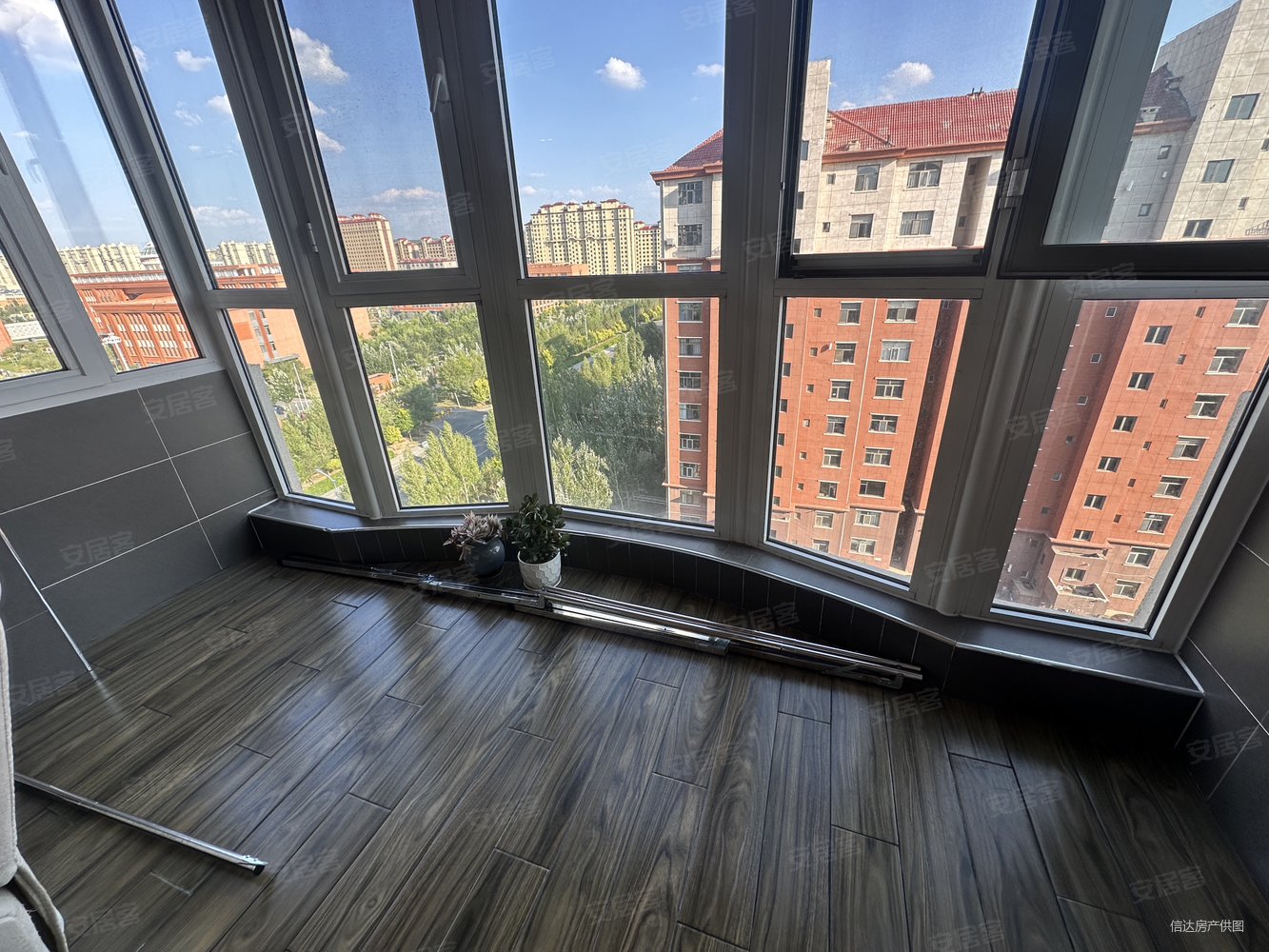 学府佳苑3室2厅2卫125㎡南北75.8万