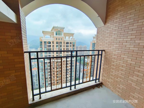 名城中心泊悦府