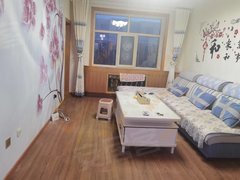 格尔木城区格尔木市盐湖广场公路小区三室两厅一卫，四楼，年租。一个月1350，没洗衣机出租房源真实图片