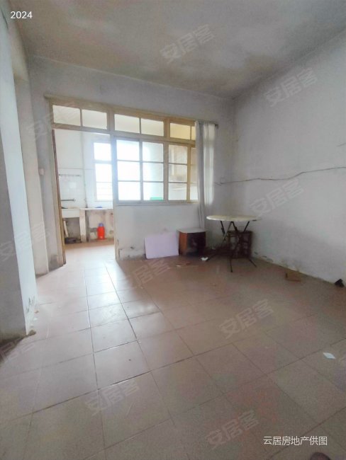 出售长寿新村三房两厅一卫简单装修70万带大院子