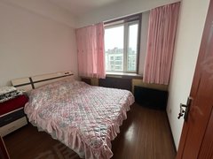 庆阳西峰西峰城区恒美城市花园 4室2厅2卫 151平出租房源真实图片