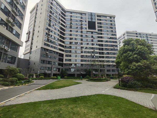 广州花都新区高晟广场小区(莲塘地铁站)高晟广场小区  精装一房一厅