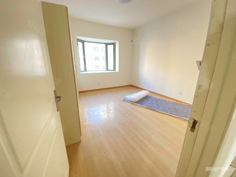 交通便捷 临地铁 近医院 正规商品房 带电梯 集中供暖,鹏润家园二手房