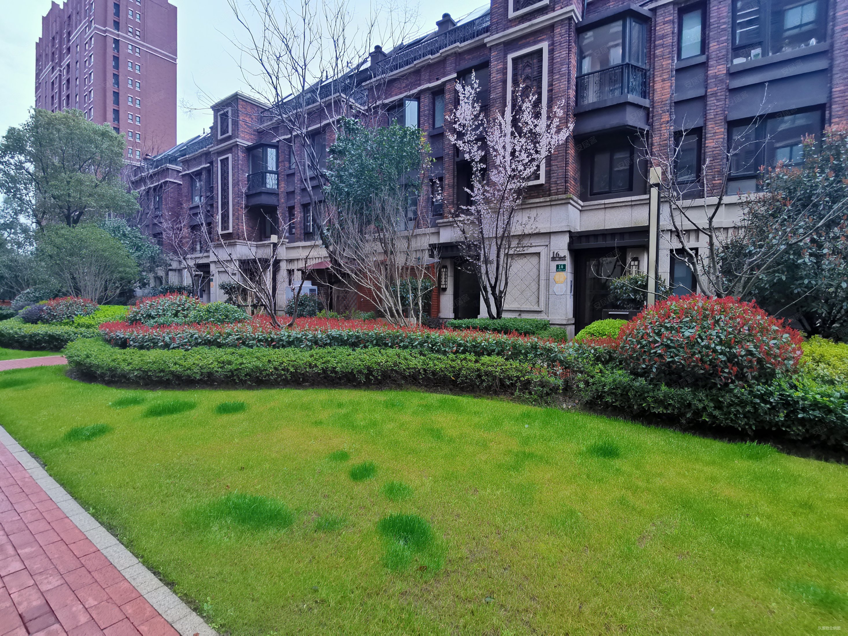 奉贤新城上海之鱼旁 上叠精装 业主急置换 结果可谈 随时看房,东原郦