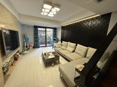 嘉兴海宁海宁市区城南银泰旁,文苑小学旁,下叠带花园,四房带两个车位出租房源真实图片