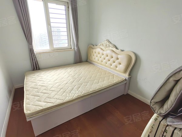 青岛李沧万达广场万达悦公馆房源采光好,南北通透,业主诚意出出租房源