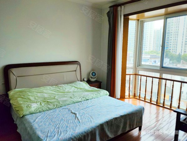 (急售 5xx 有钥匙)师惠花苑  大三房可改4房  满五年