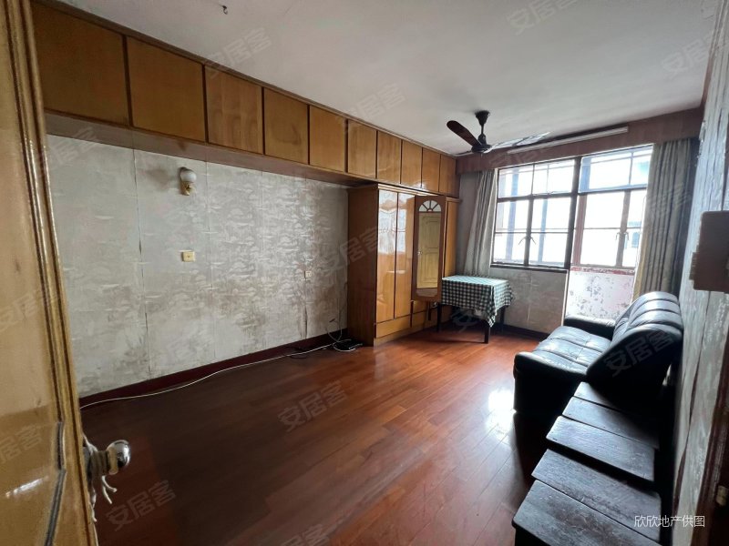 闸北公园门口 楼层 南北通边套全明 出入方便 钥匙房,洛川东路300-480