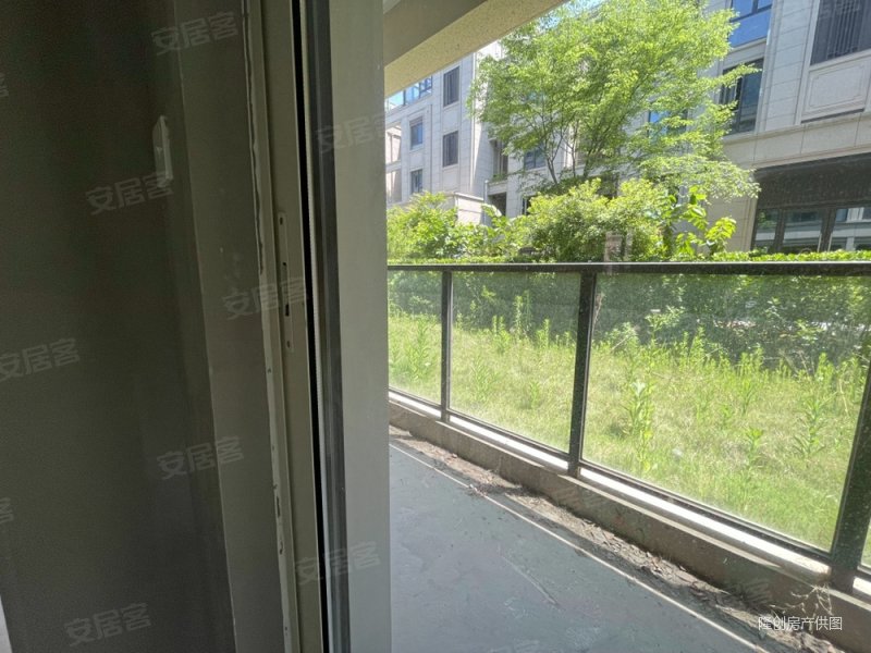 融创桃源毛坯带院子随时看房,融创敔山桃源二手房,180万,3室2厅,1卫