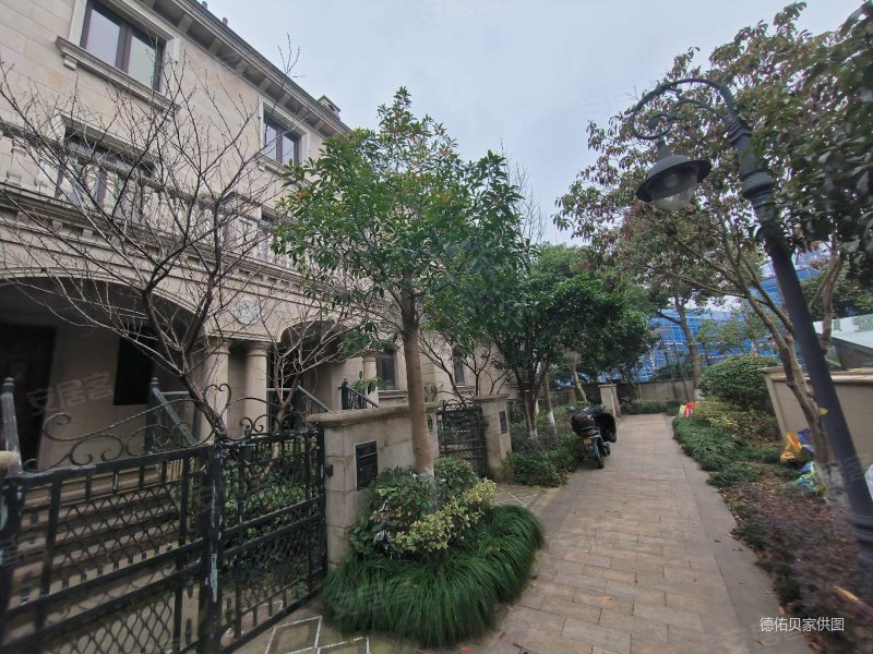 法式干挂石材联排别墅 120平米私家花园 地下室双车库 急售,绿城桃源