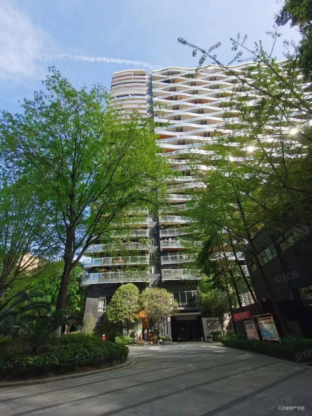 城南桐梓林地铁口精装套二双卫满五年带地暖南北通透随时看房,首座