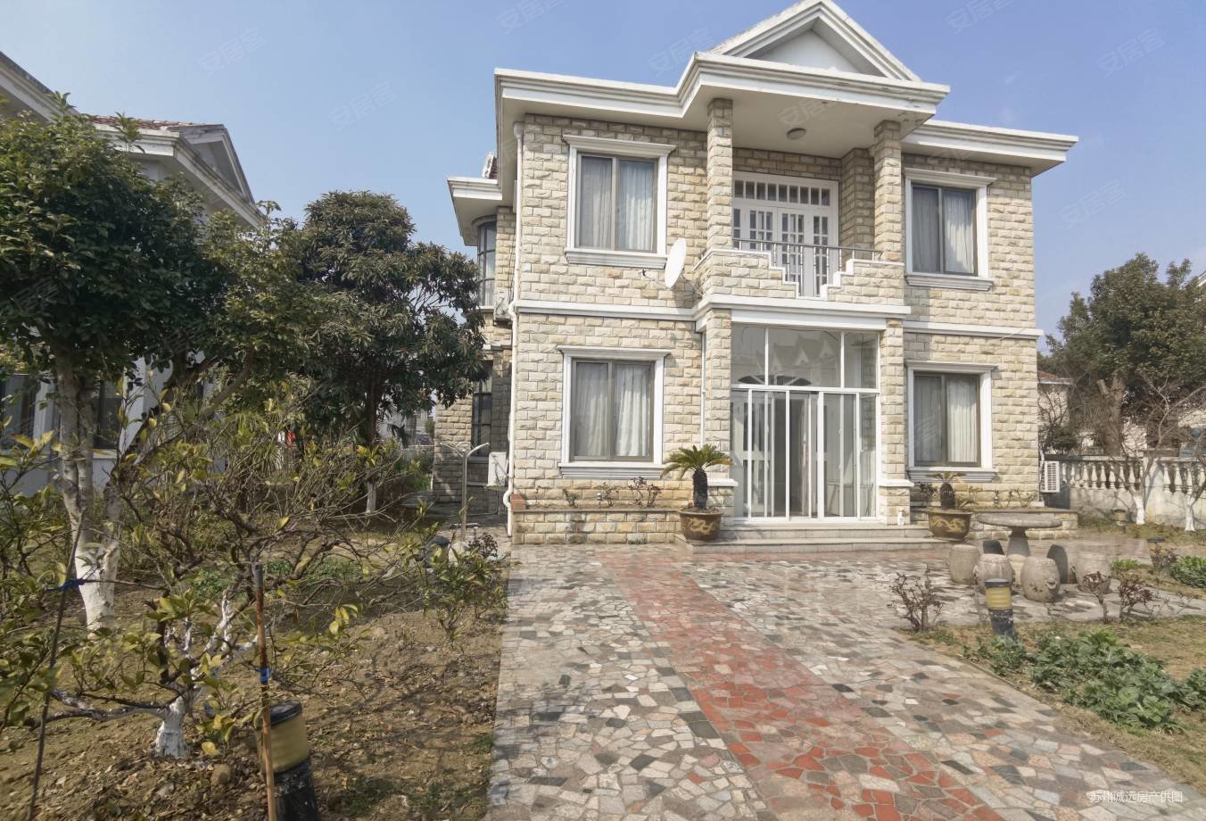 鸿运独栋别墅花园580平南进门土地方正位置好环境漂亮诚心出售