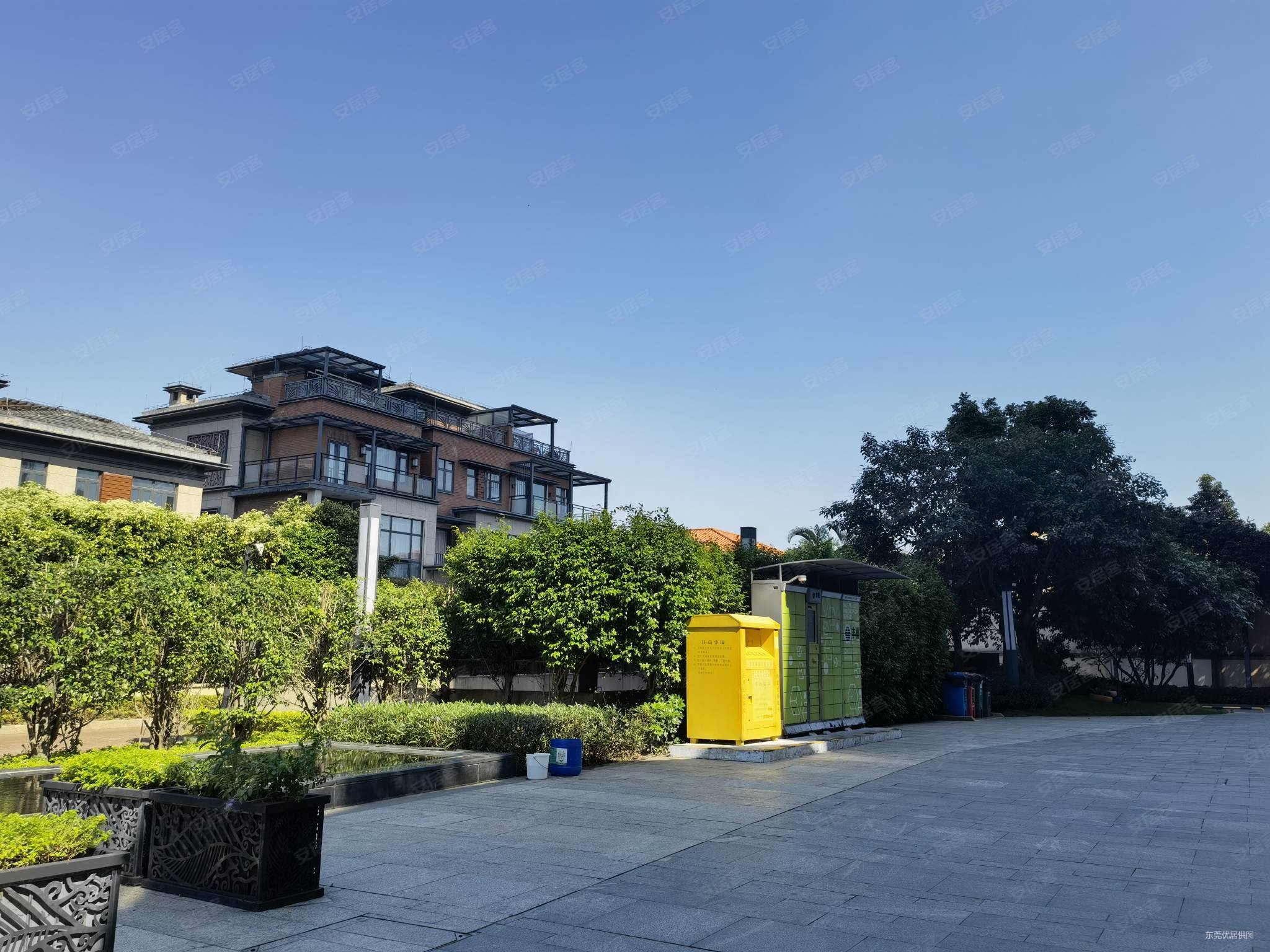 君荟庭次新小区带一车位刚需两居有电梯南向采光好