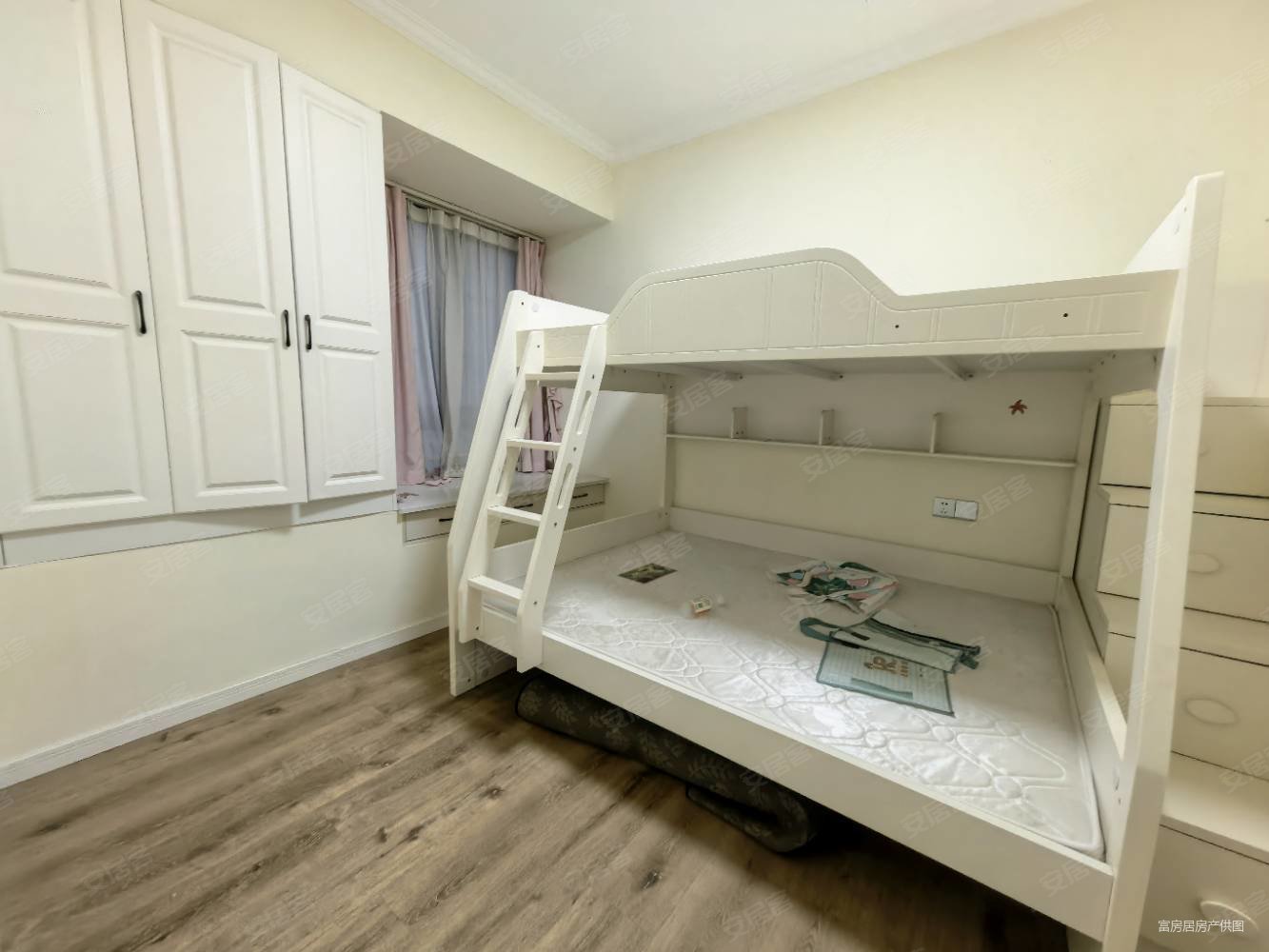 锦利王府3室2厅1卫92㎡北49万