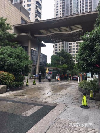 鼎泰花园!精装好房!位置非常佳!采光无敌!给你一个温馨的家!