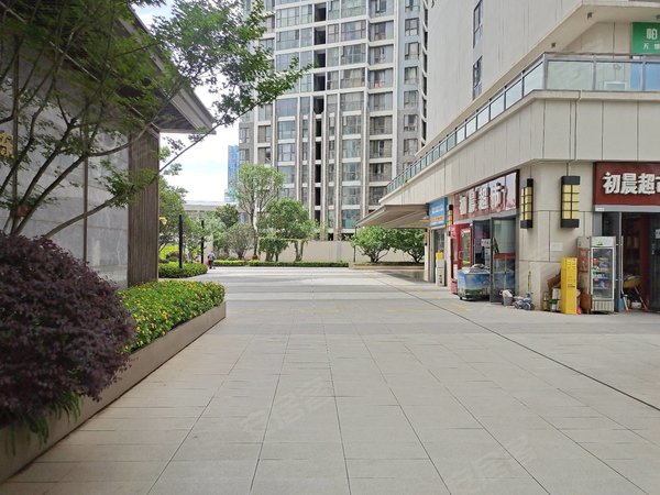 昆明官渡和平村龙湖天第出租地铁口龙湖天第精装2房,全套家具家电