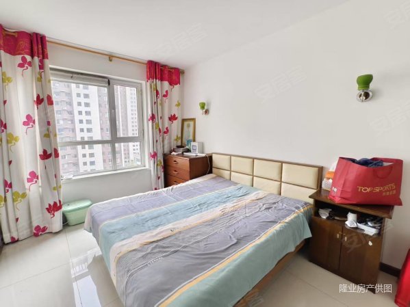 新城枫景3室2厅2卫130㎡南北72万