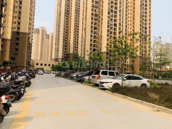 南宁兴宁区政府威宁世纪花城吾悦广场旁边全新三房精装修拎包入住,近