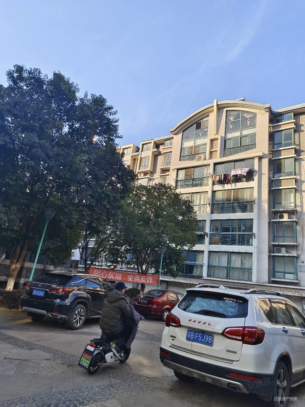 康馨园4室2厅2卫146.35㎡南北92万