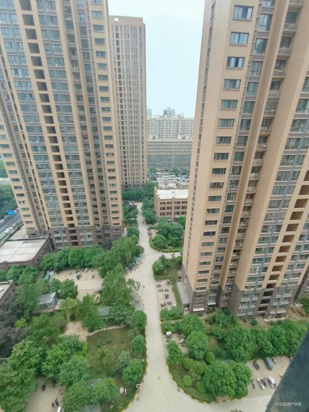 立丰城地铁口 8 号线附近千亩公园 有证满二 可以按揭,江林新城b区