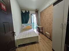 贵阳观山湖会展城金融城银行街旁无中介押一付一中天会展城b4组团带阳台出租房源真实图片