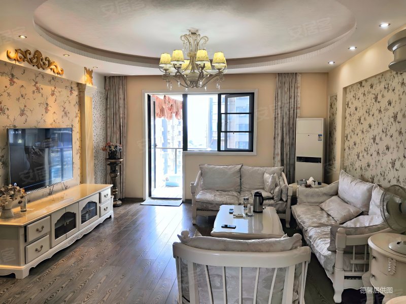 羊西线白鸽岛尚中庭精装四房满五有车位