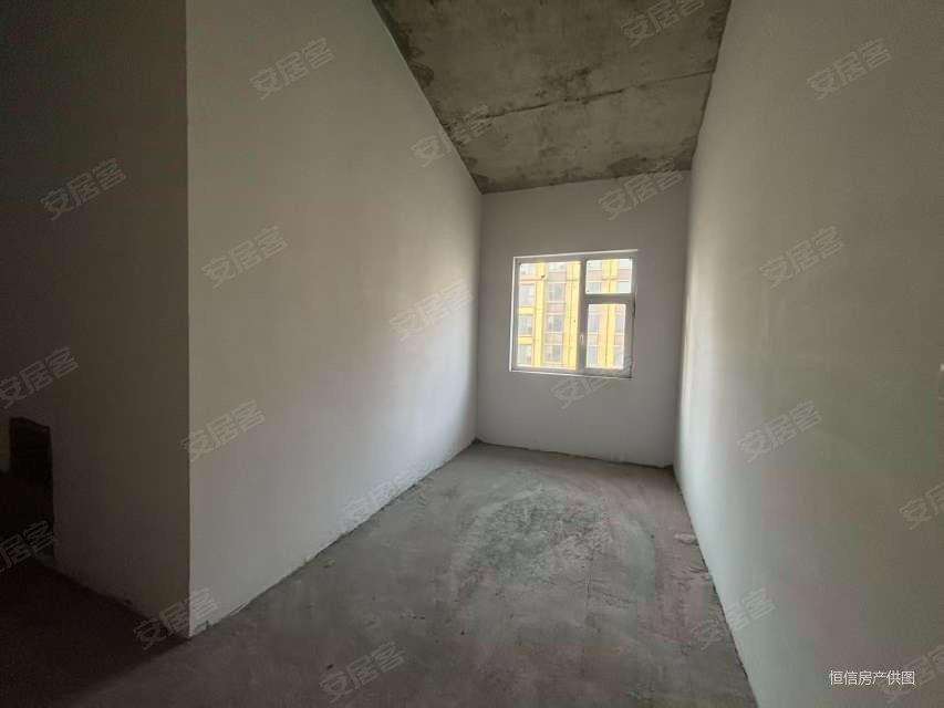 鲁昱绿城5室3厅2卫272㎡南139.8万