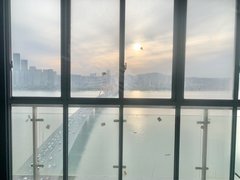 长沙开福湘江世纪城一线江景  单间带大阳台  可俯瞰整个湘江出租房源真实图片