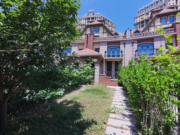 青岛黄岛薛家岛青岛印象金沙滩(别墅)(有钥匙)联排别墅,金沙滩旁,院子