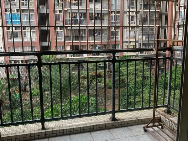 深圳龙华观澜尚品雅居章阁尚品雅居小区两房两厅!朝南户型拎包入住!