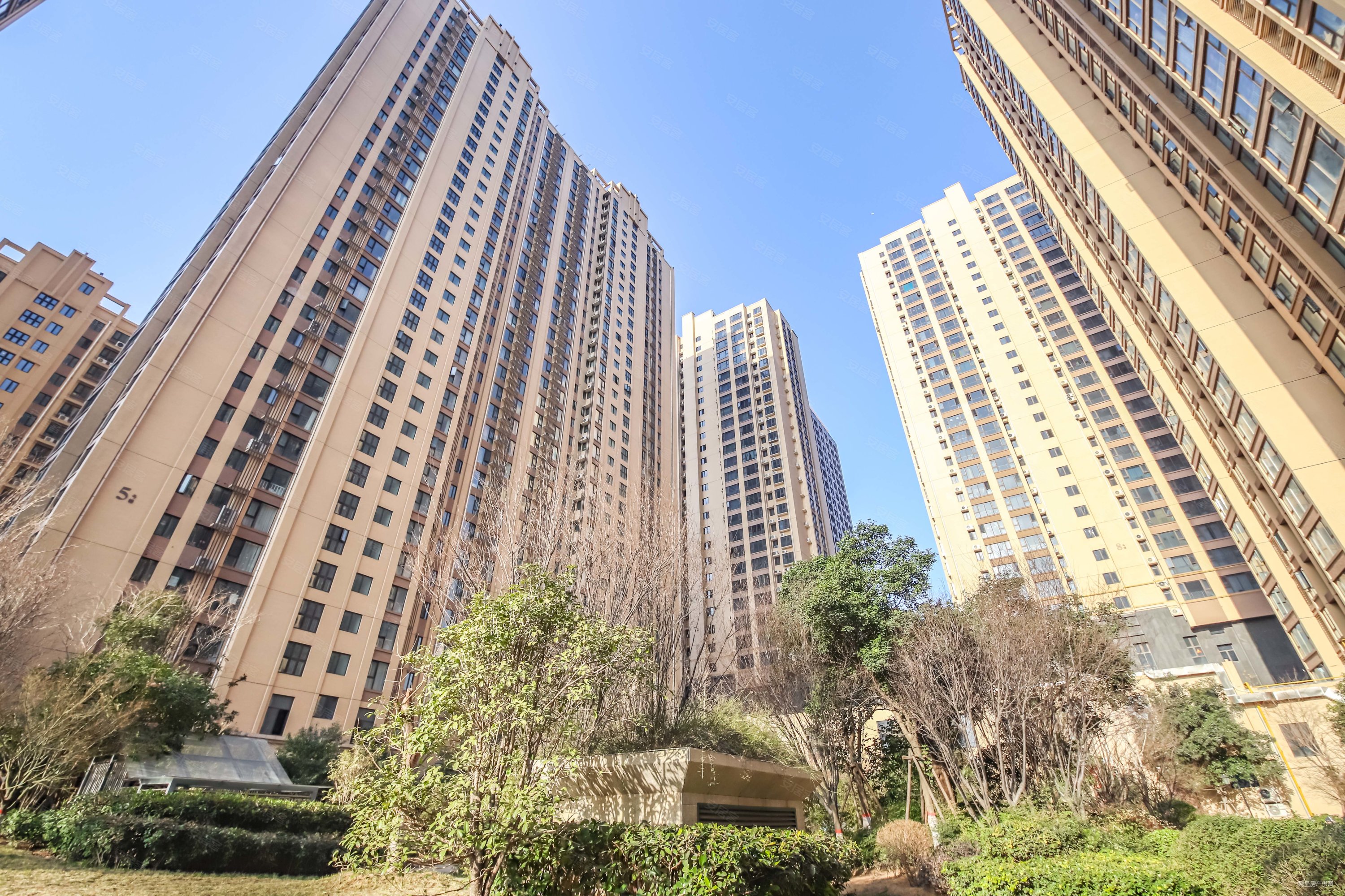 中弘卓越城(二期)3室2厅2卫137㎡南北138万