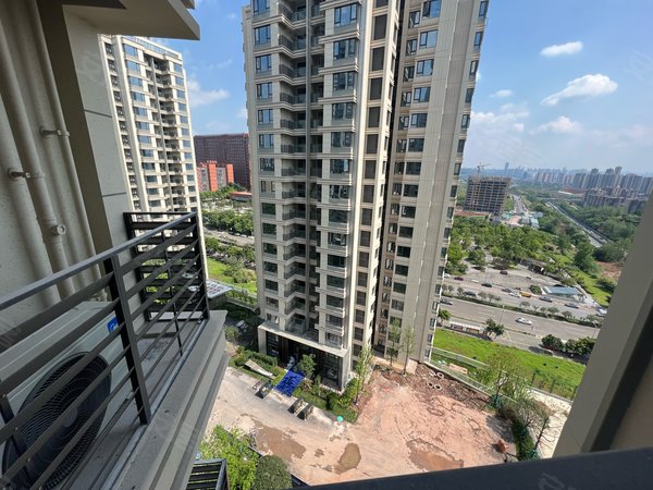 重庆渝北礼嘉御璟湖山雲极礼嘉天街旁 御璟湖山云极 精装三房 3600元