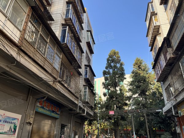 昆明盘龙茨坝驰誉商住楼龙泉路茨坝片区正街农贸市场旁驰宇商住楼6楼3